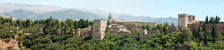 Alhambra met Sierra Nevada in achtergrond