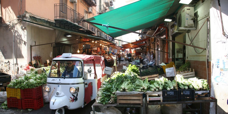 De straatjes van Palermo gonzen van het leven