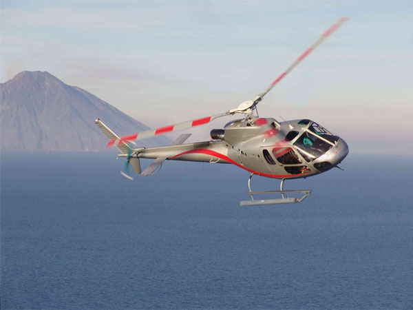 Georganiseerd op reis naar Sicilie: helikoptervlucht boven de Stromboli