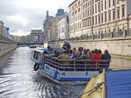 Met kanaalboot naar de stad