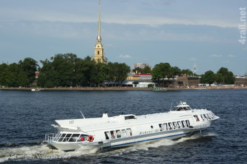 met hydrofoil naar Peterhof