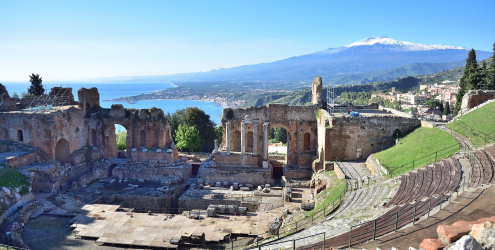 Baai van Taormina met de Etna