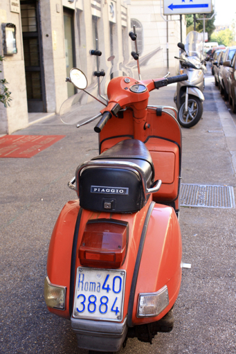 Met de vespa door Rome