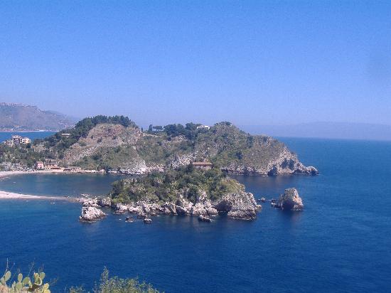 Met bootje naar Isola Bella nabij Taormina op vakantie in Sicilië